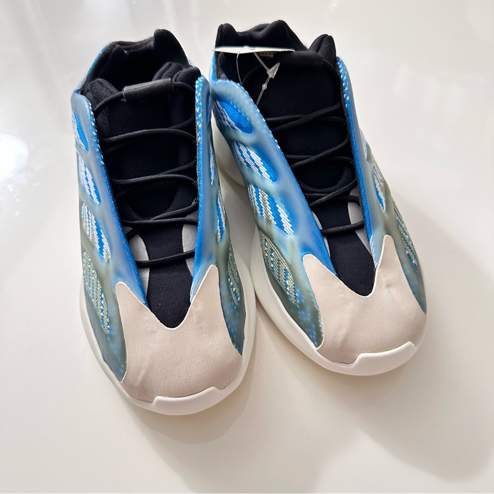 Yeezy 700 V3 Kids size US 1